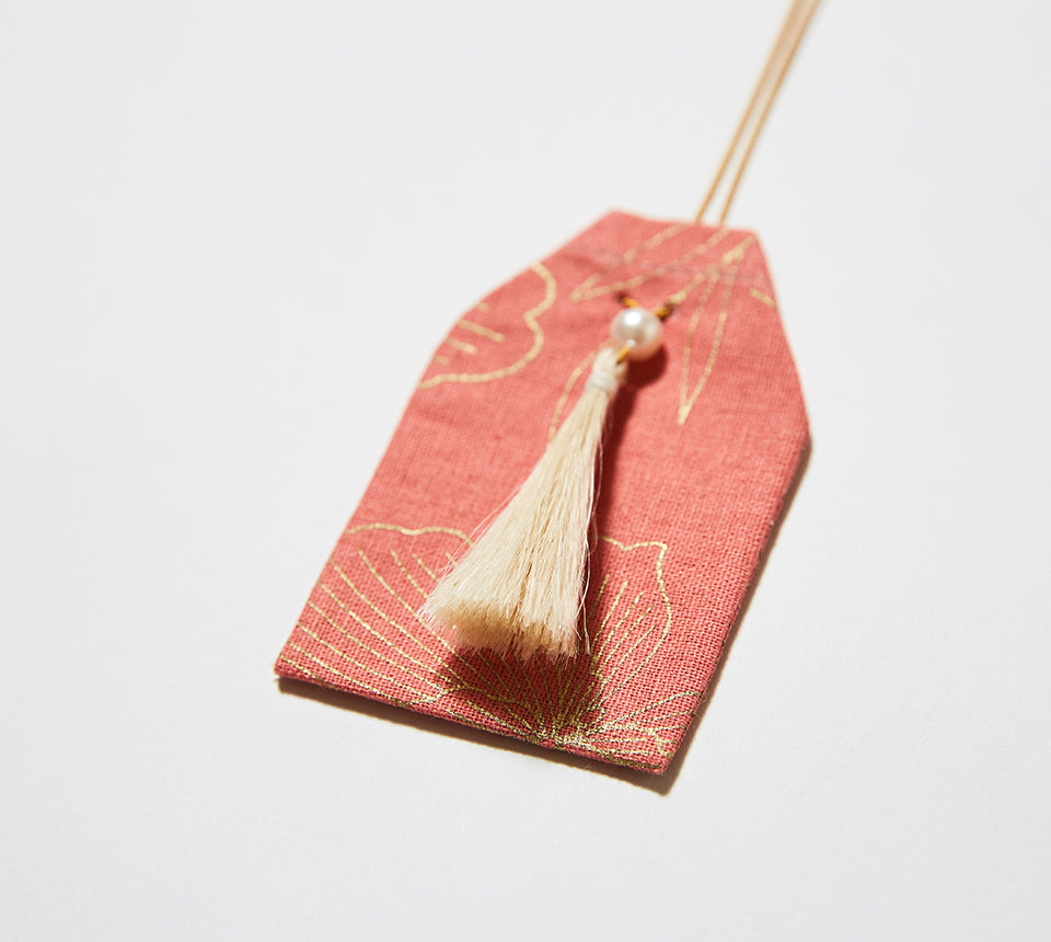 伊勢の白玉幣(牡丹と蝶 金)