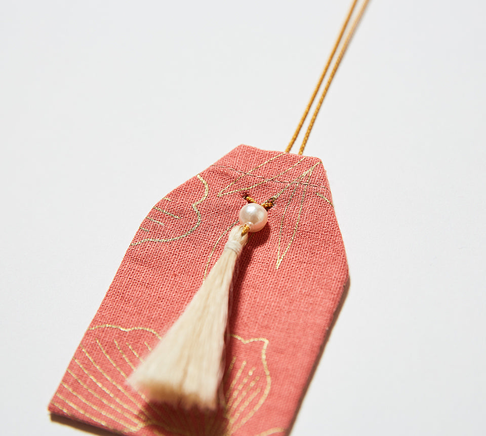 伊勢の白玉幣(牡丹と蝶 金)