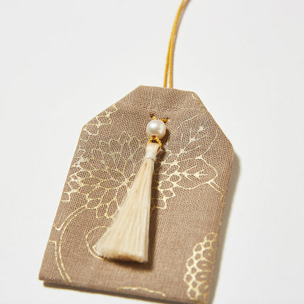 伊勢の白玉幣（菊唐草 金）