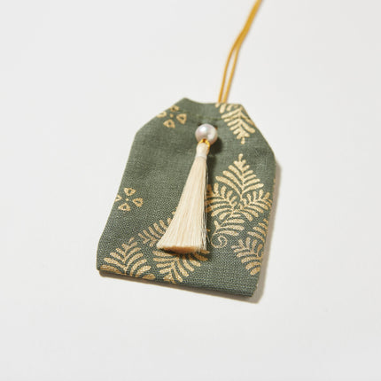 伊勢の白玉幣（羊歯菱 金）