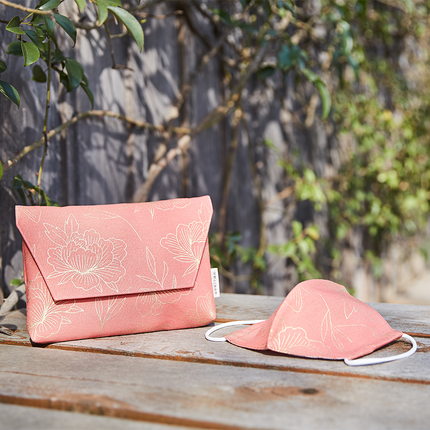 イセノモン　お参歩袋（牡丹と蝶　金）