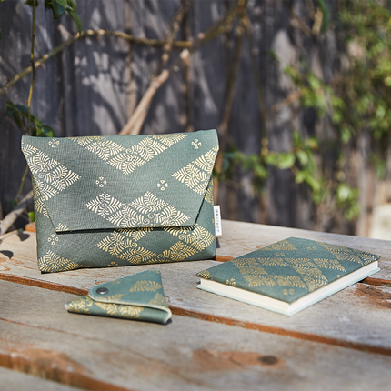 イセノモン　お参歩袋（羊歯菱　金）