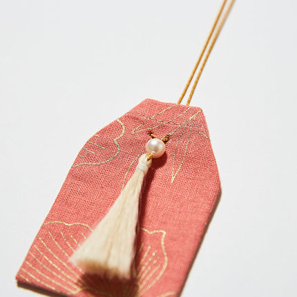 伊勢の白玉幣（牡丹と蝶 金）