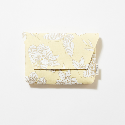 イセノモン　お参歩袋（牡丹と蝶　金と淡黄色）