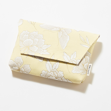 イセノモン　お参歩袋（牡丹と蝶　金と淡黄色）