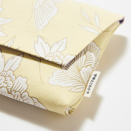 イセノモン　お参歩袋（牡丹と蝶　金と淡黄色）