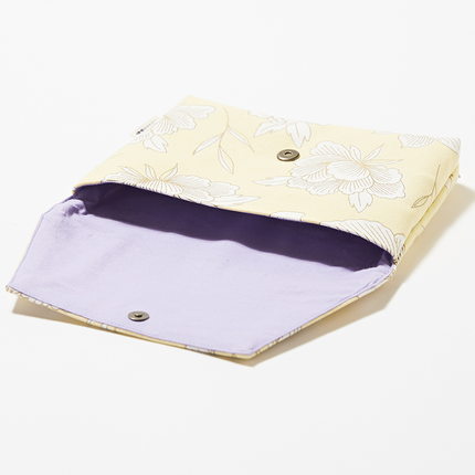 イセノモン　お参歩袋（牡丹と蝶　金と淡黄色）