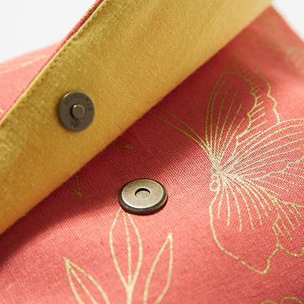 イセノモン　お参歩袋（牡丹と蝶　金）