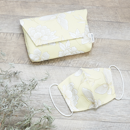 イセノモン　お参歩袋（牡丹と蝶　金と淡黄色）