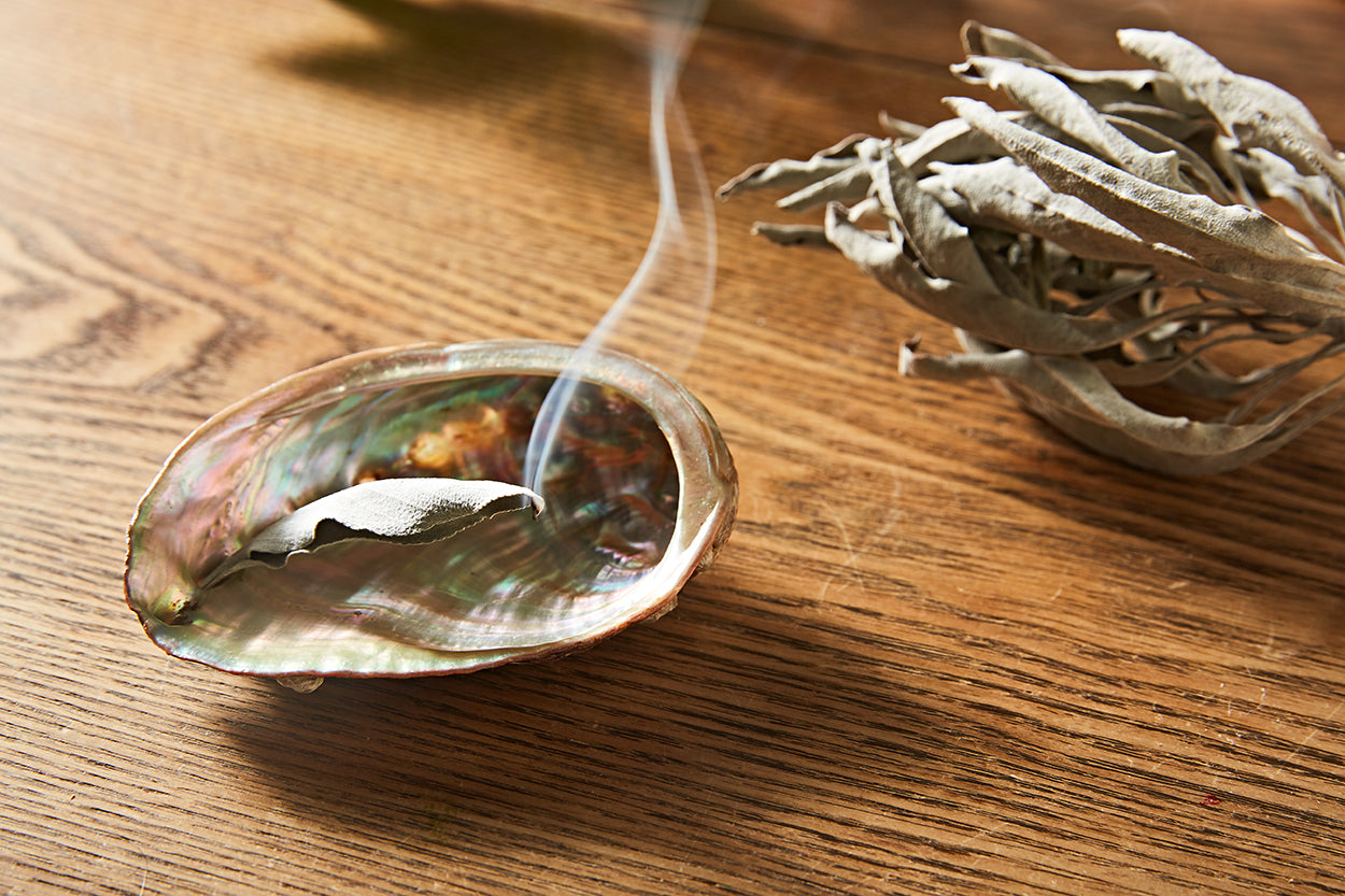 伊勢型紙で染めた伊勢木綿の手拭、ご朱印帳や伊賀組紐の伊勢とこわかや