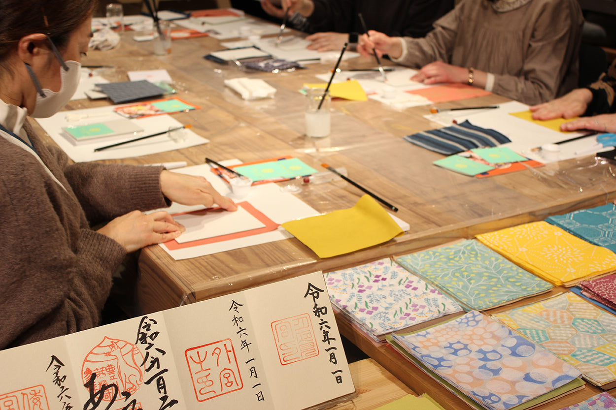 伊勢型紙で染めた伊勢木綿の手拭、ご朱印帳や伊賀組紐の伊勢とこわかや