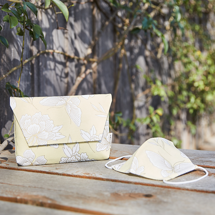 イセノモンマスク　牡丹と蝶　金と淡黄色